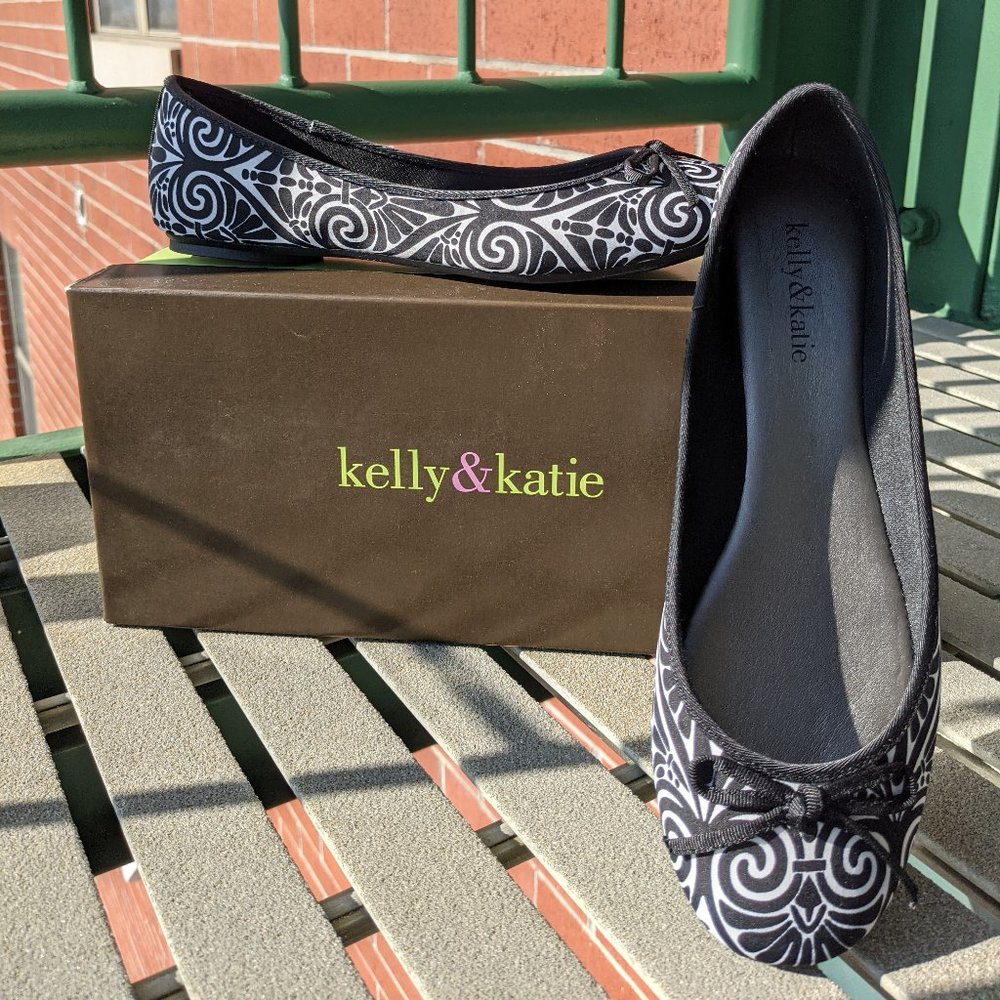 Kelly & Katie "Carmen" Black & White Print Flats